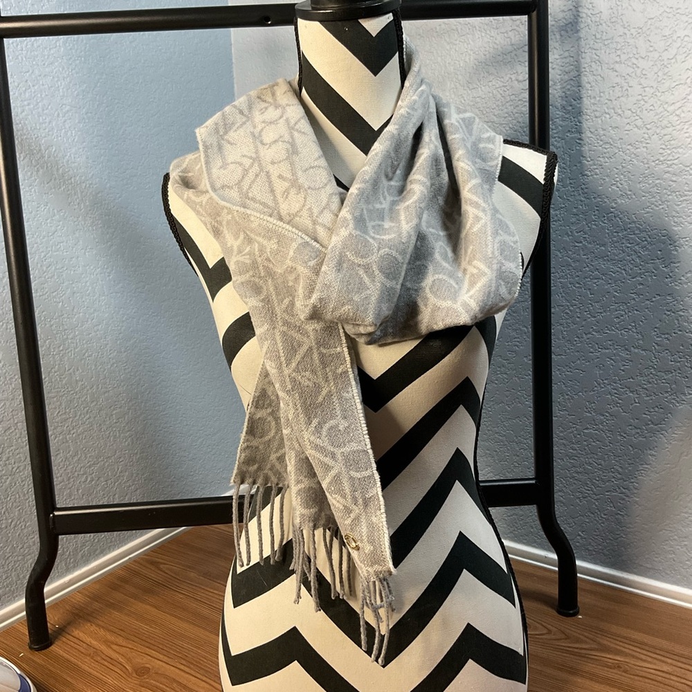 Calvin Klein Gray Ivory CK Logo Scarf Fringe Women’s Soft Winter Wrap